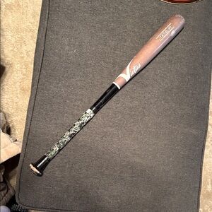 Victus Kids Baseball Bat - Black and Brown